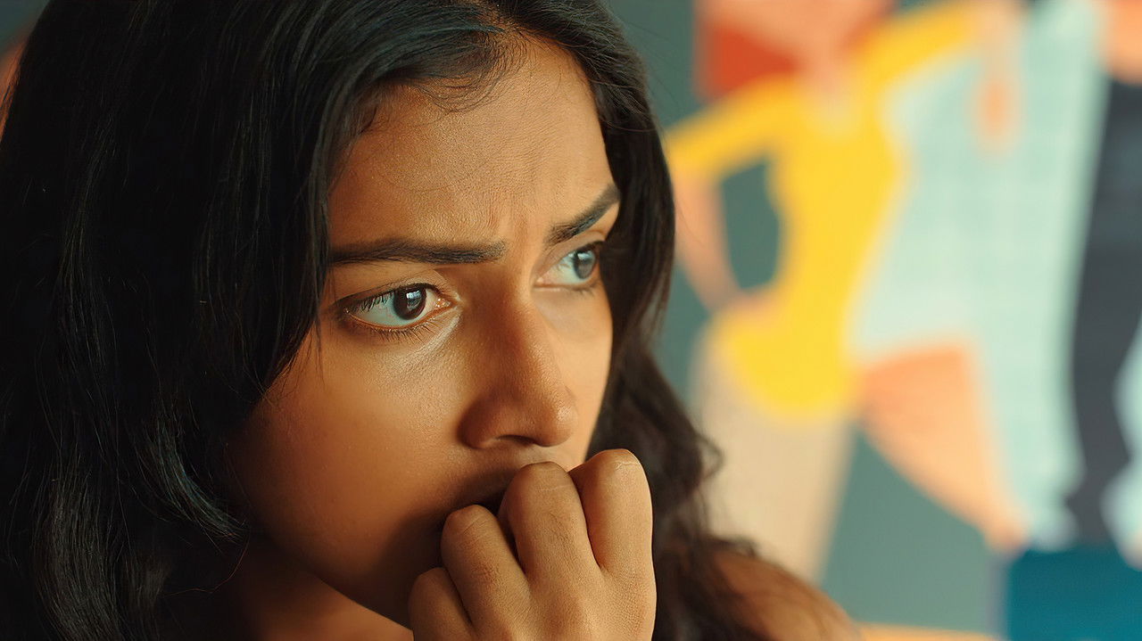 Aadai Movie Screenshot 1