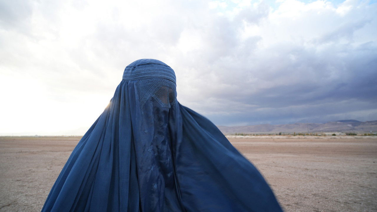 Cinema Jazireh Movie Screenshot 2