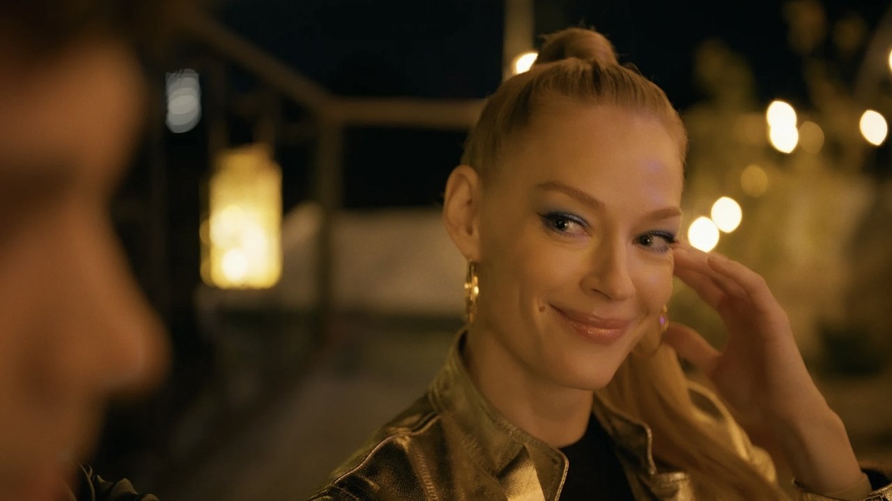 Mom is 17 Again Movie Screenshot 1