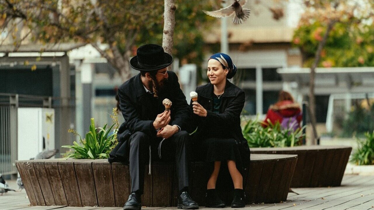 Pink Lady Movie Screenshot 2