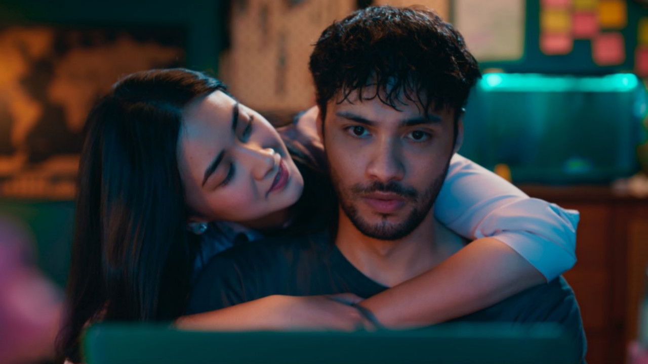 Cinta Tak Pernah Tepat Waktu Movie Screenshot 1