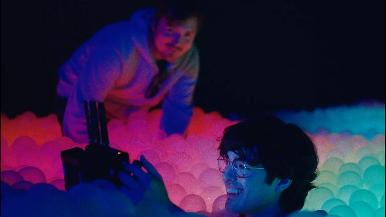 Twinless Movie Screenshot 3