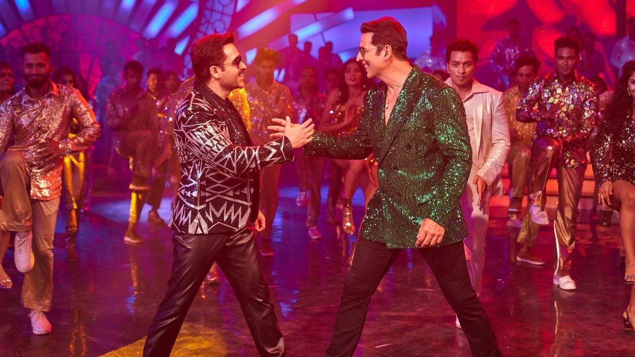 Selfiee Movie Screenshot 2