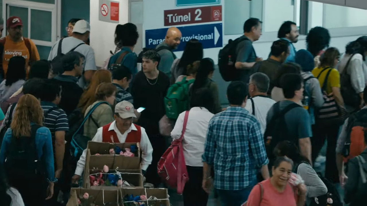 Let Me Be With You Movie Screenshot 3