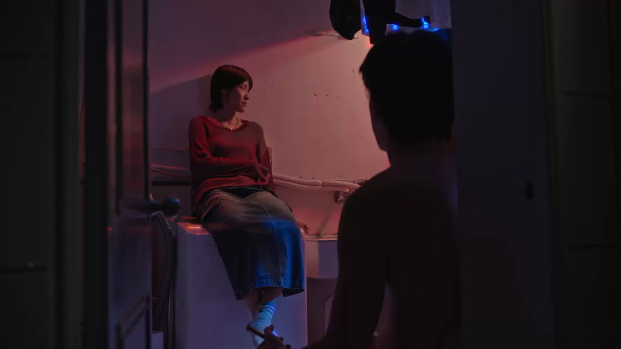 Floaters Movie Screenshot 1