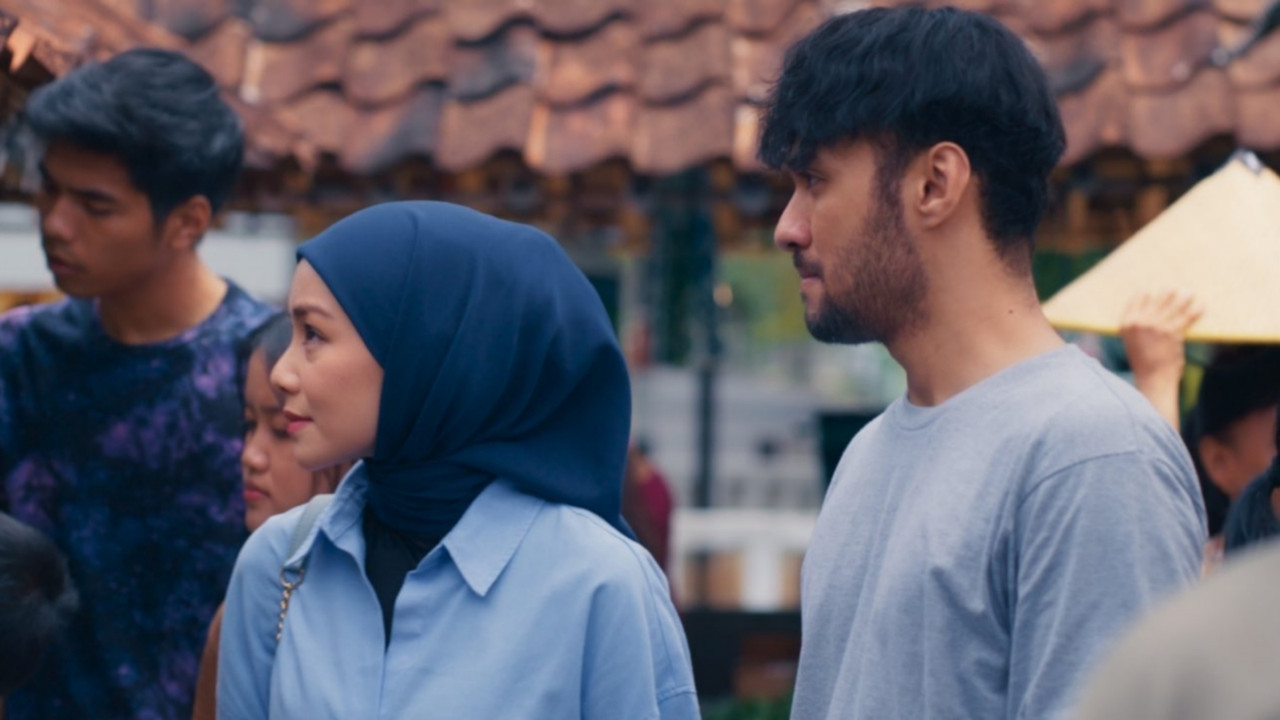 Cinta Tak Pernah Tepat Waktu Movie Screenshot 3